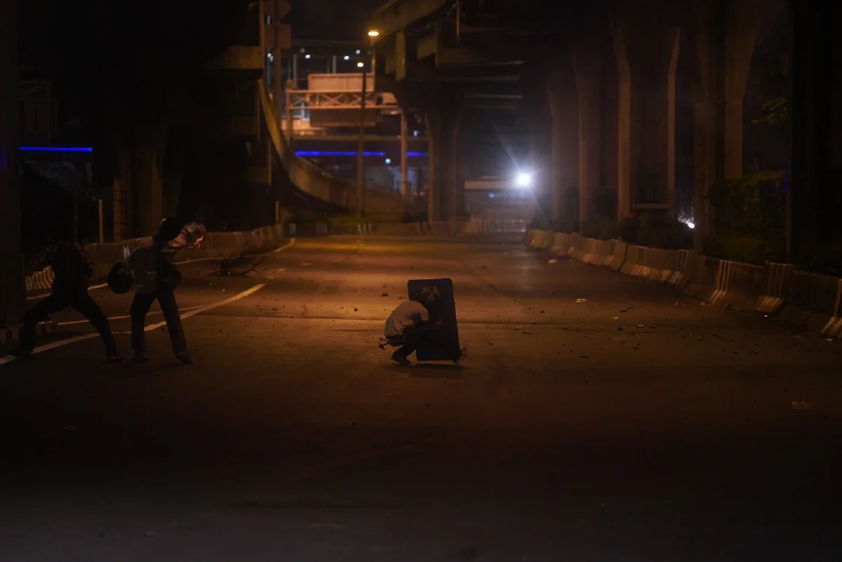 ตร.คุมพื้นที่แยกดินแดง หลังกลุ่มมวลชนจักรยานยนต์สลายตัว