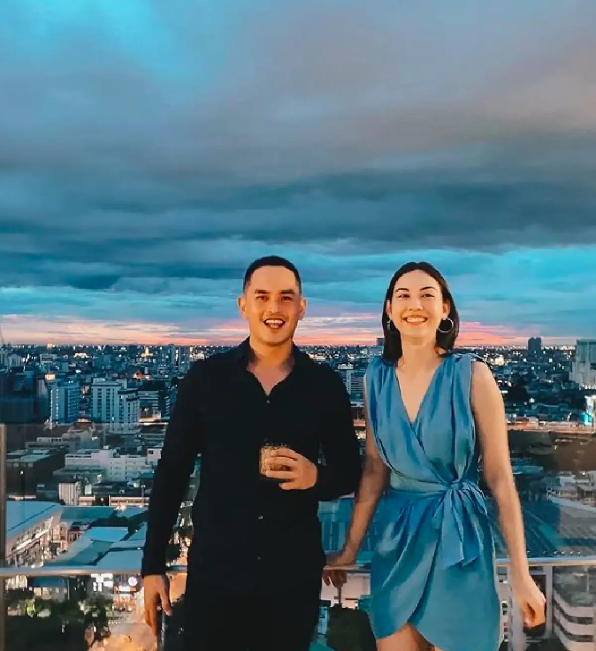 “สงกรานต์” จูงมือ “แมท” ร่วมดินเนอร์กับคุณพ่อคุณแม่อย่างอบอุ่น