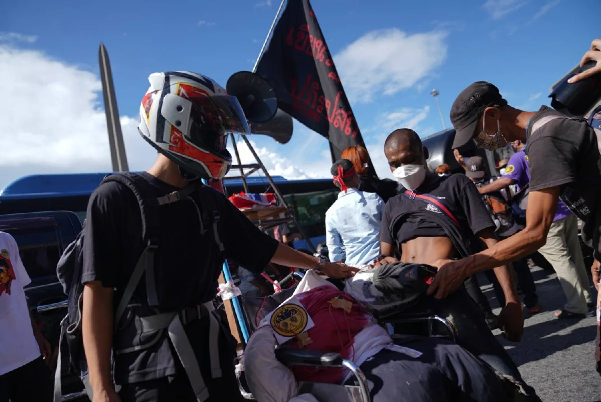 ม็อบทะลุฟ้ารวมตัวอนุสาวรีย์ชัยฯเตรียมไปบ้านประยุทธ์