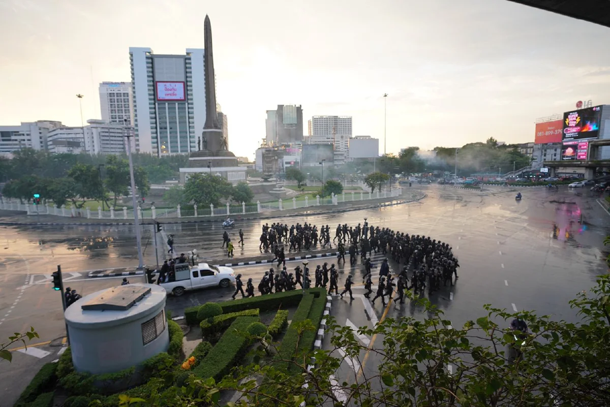 อนุสาวรีย์ชัยฯป่วนอีก พบวัยรุ่นถือปืนขณะปะทะตร.