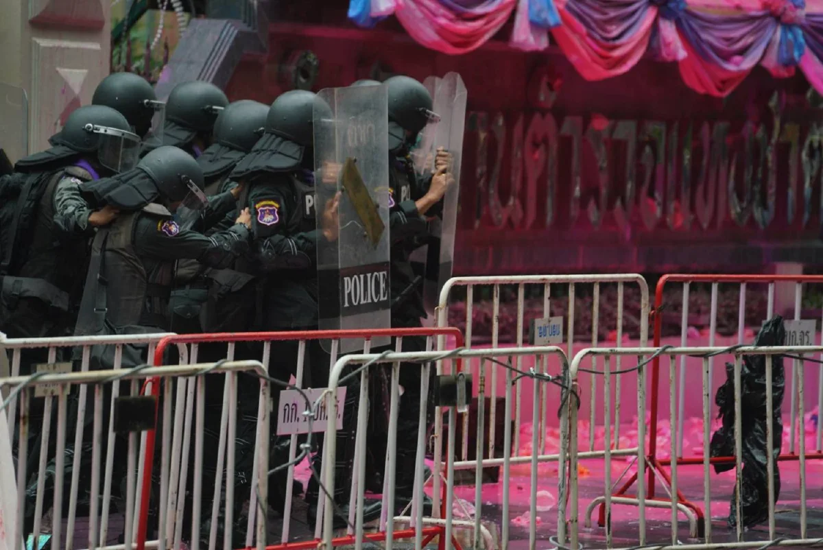 ไทม์ไลน์ม็อบทะลุฟ้าชุมนุมสตช. เจอตร.เข้ากระชับพื้นที่ก่อนยุติ