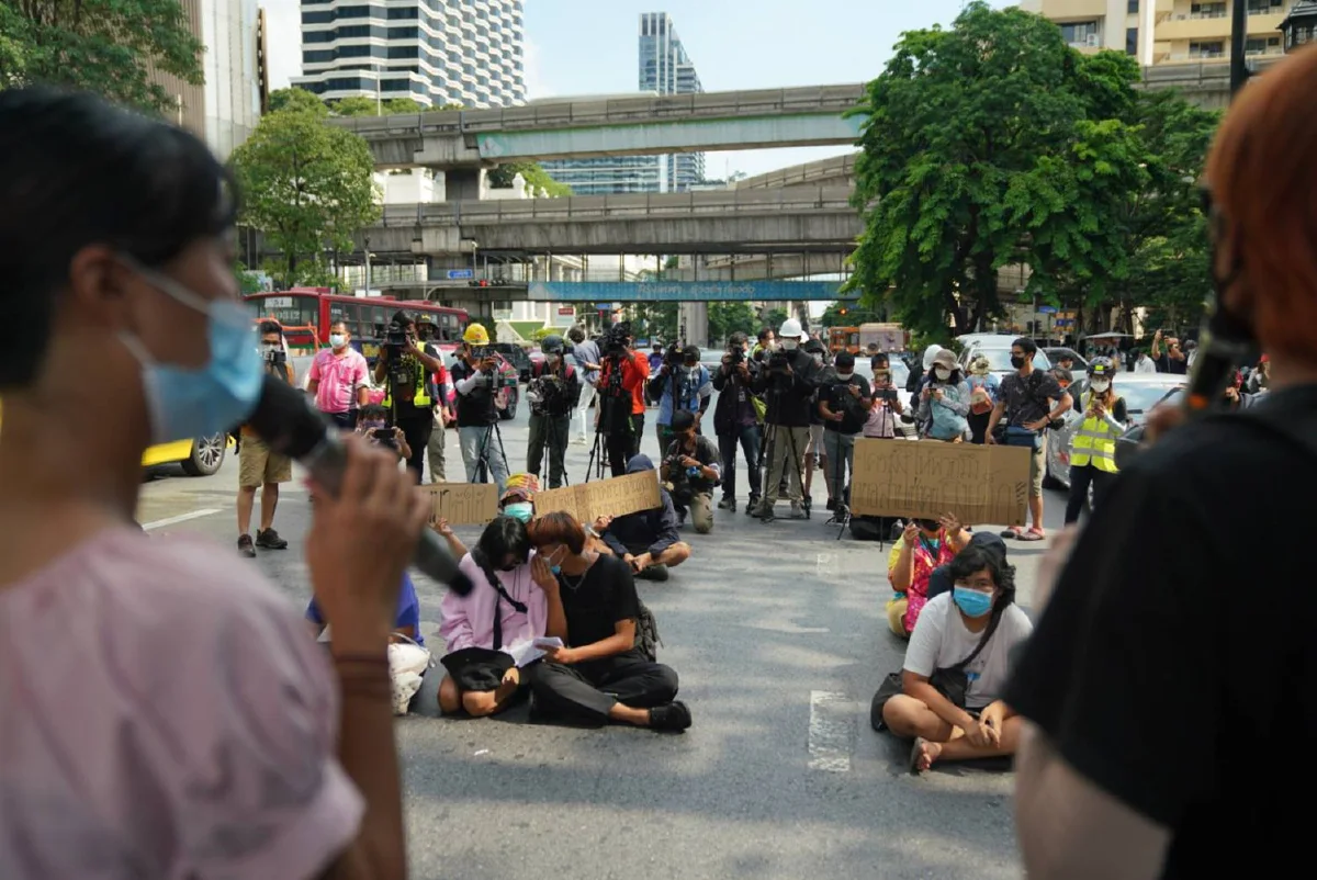 เริ่มแล้ว!ม็อบทะลุฟ้าเดินขบวนจากราชประสงค์ไปสตช.