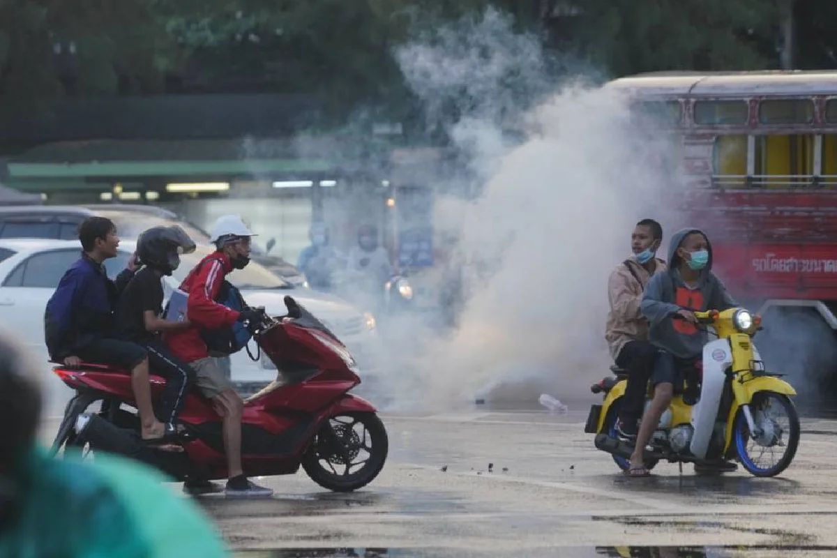 อนุสาวรีย์ชัยฯป่วนอีก พบวัยรุ่นถือปืนขณะปะทะตร.