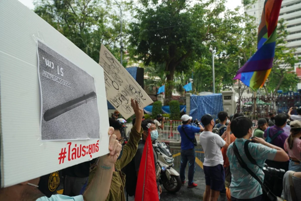 ไทม์ไลน์ม็อบทะลุฟ้าชุมนุมสตช. เจอตร.เข้ากระชับพื้นที่ก่อนยุติ