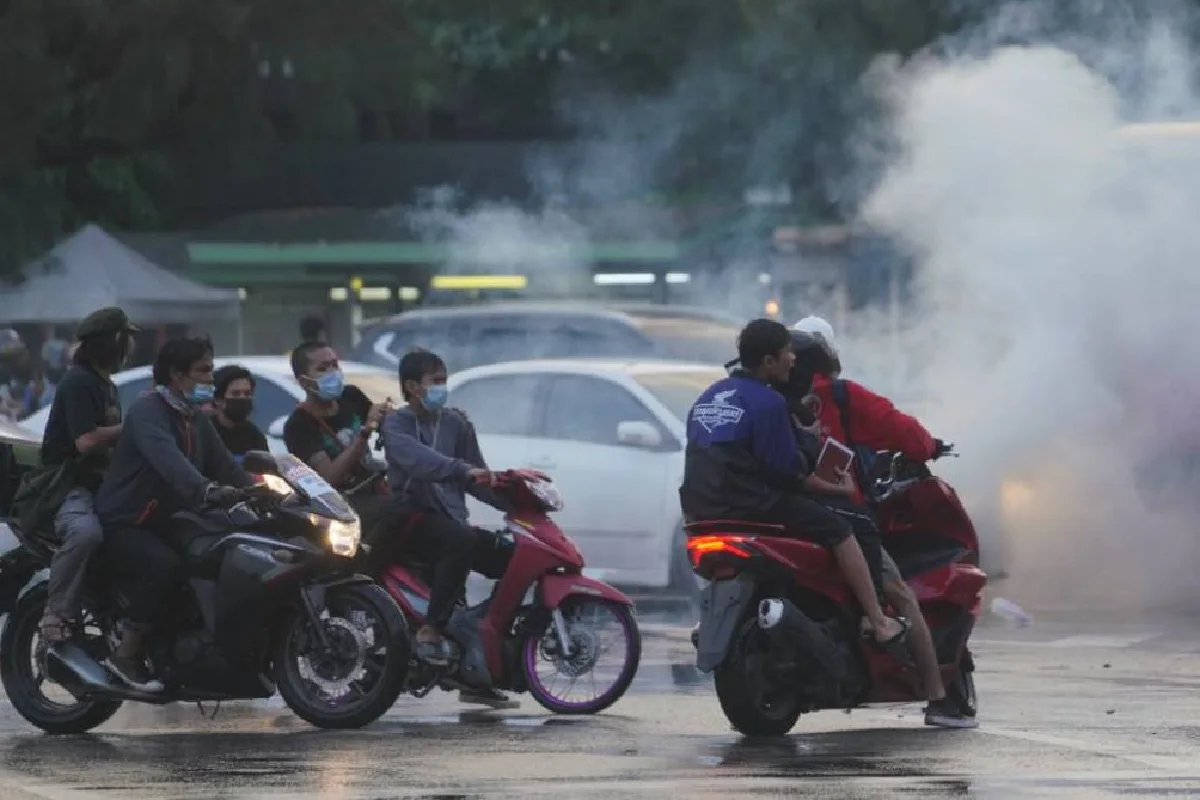 อนุสาวรีย์ชัยฯป่วนอีก พบวัยรุ่นถือปืนขณะปะทะตร.