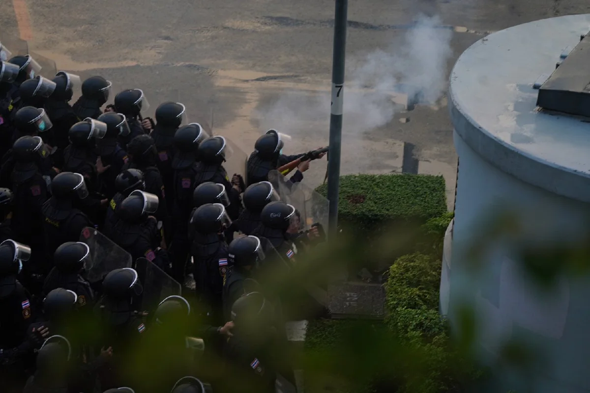 อนุสาวรีย์ชัยฯป่วนอีก พบวัยรุ่นถือปืนขณะปะทะตร.