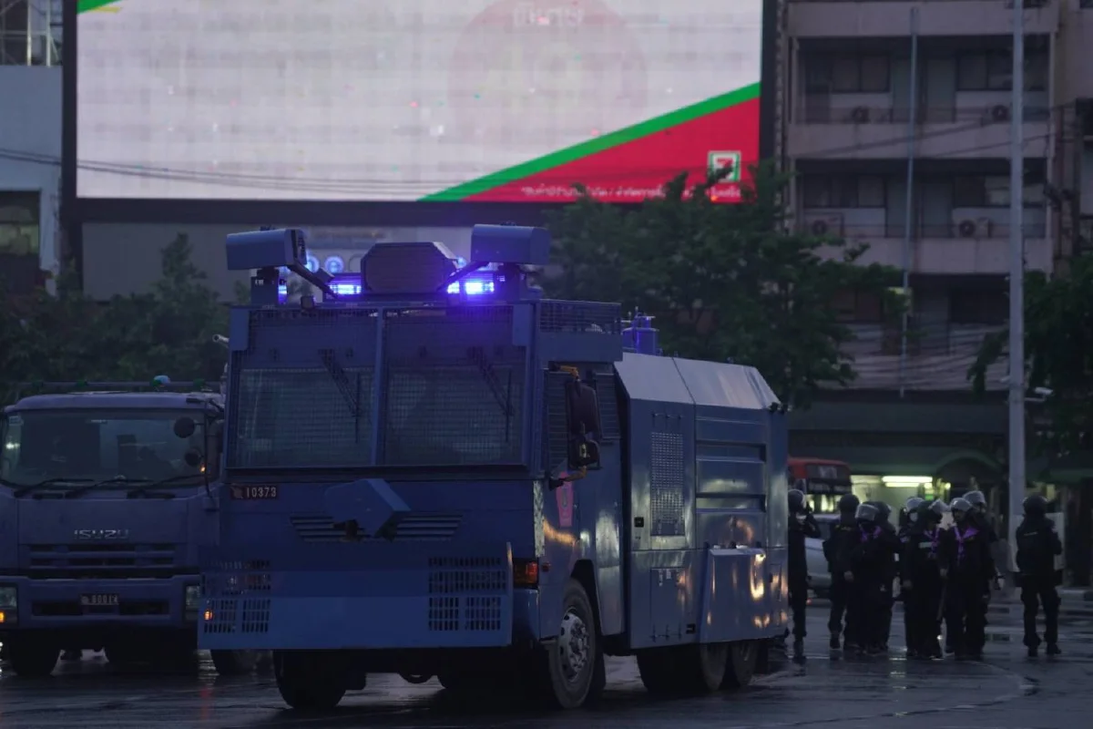 อนุสาวรีย์ชัยฯป่วนอีก พบวัยรุ่นถือปืนขณะปะทะตร.