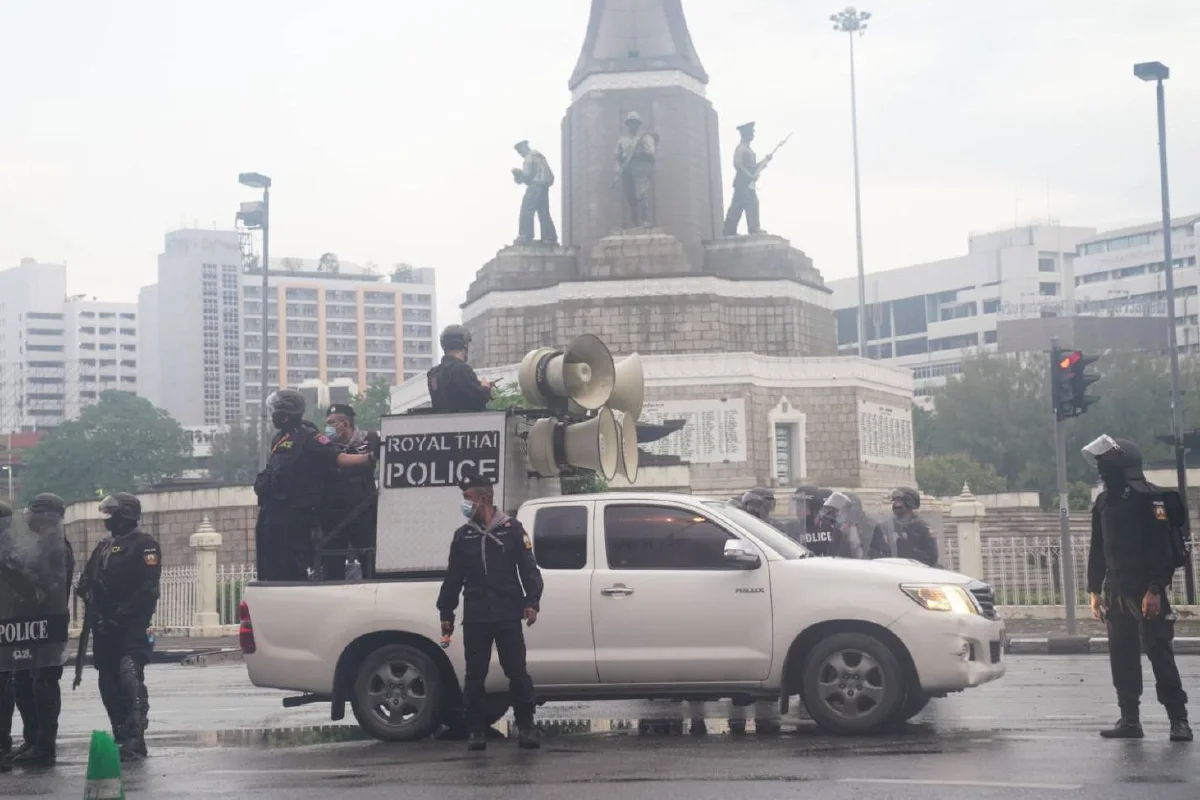 อนุสาวรีย์ชัยฯป่วนอีก พบวัยรุ่นถือปืนขณะปะทะตร.