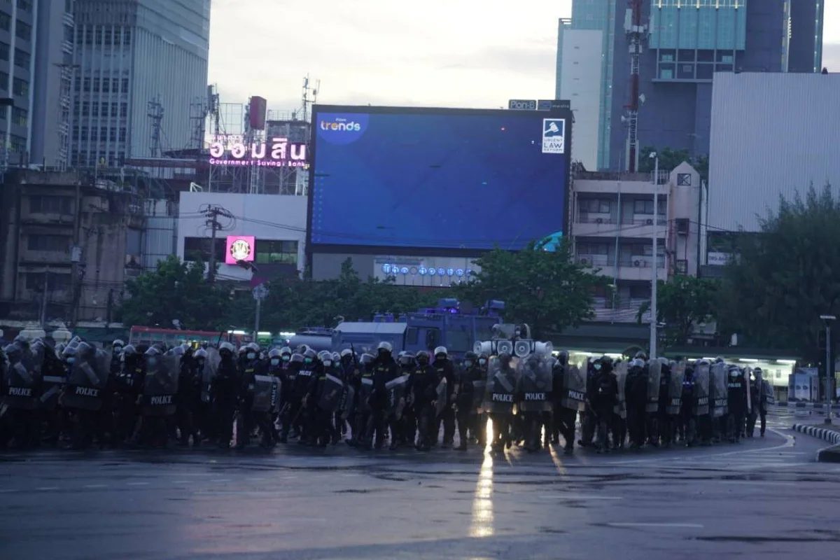 อนุสาวรีย์ชัยฯป่วนอีก พบวัยรุ่นถือปืนขณะปะทะตร.