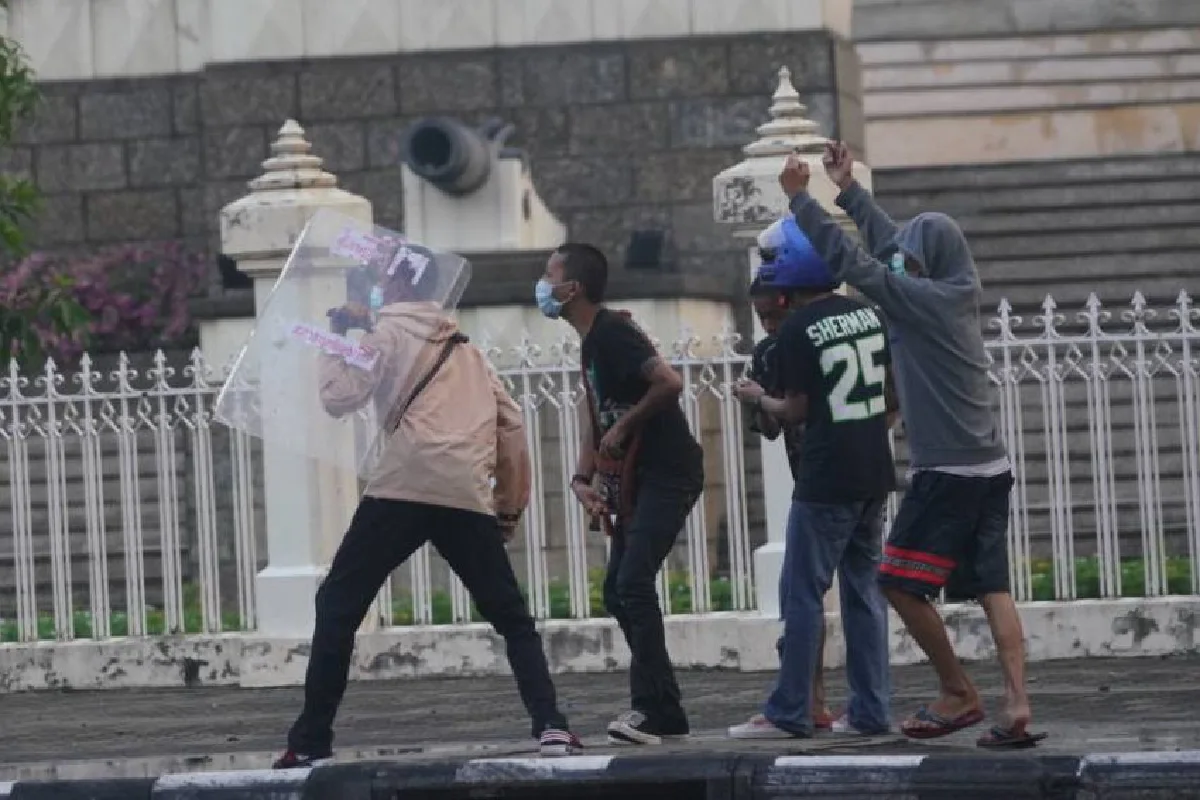 อนุสาวรีย์ชัยฯป่วนอีก พบวัยรุ่นถือปืนขณะปะทะตร.