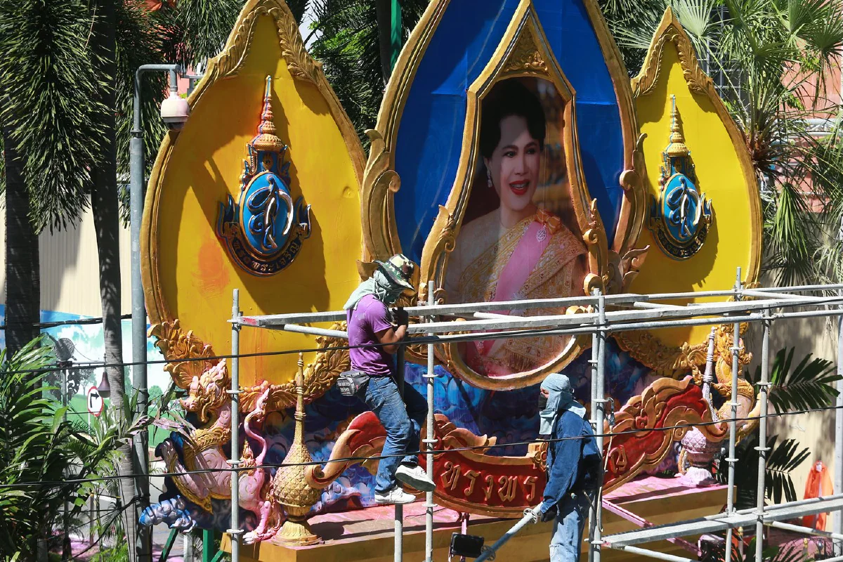 จิตอาสาร่วมทำความสะอาด-ทาสีใหม่ป้ายสตช.หลังม็อบทะลุฟ้าปาสีใส่