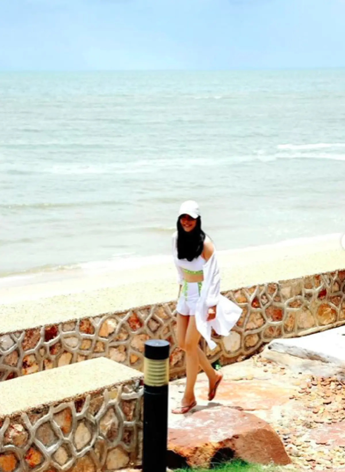 “ดาว ณรงค์เดช” เป๊ะเกินวัย! ใส่ชุดว่ายน้ำอวดหุ่นแซ่บในวัย 48 กะรัต