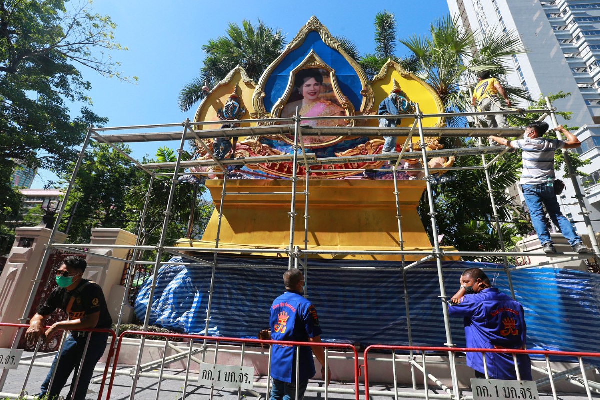 จิตอาสาร่วมทำความสะอาด-ทาสีใหม่ป้ายสตช.หลังม็อบทะลุฟ้าปาสีใส่ จิตอาสาร่วมทำความสะอาด-ทาสีใหม่ป้ายสตช.หลังม็อบทะลุฟ้าปาสีใส่