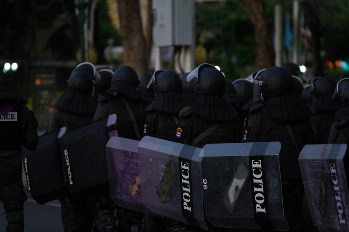 ตำรวจอคฝ.ตรึงกำลังห้ามเผา #ม็อบ19สิงหาถอนกองฟาง