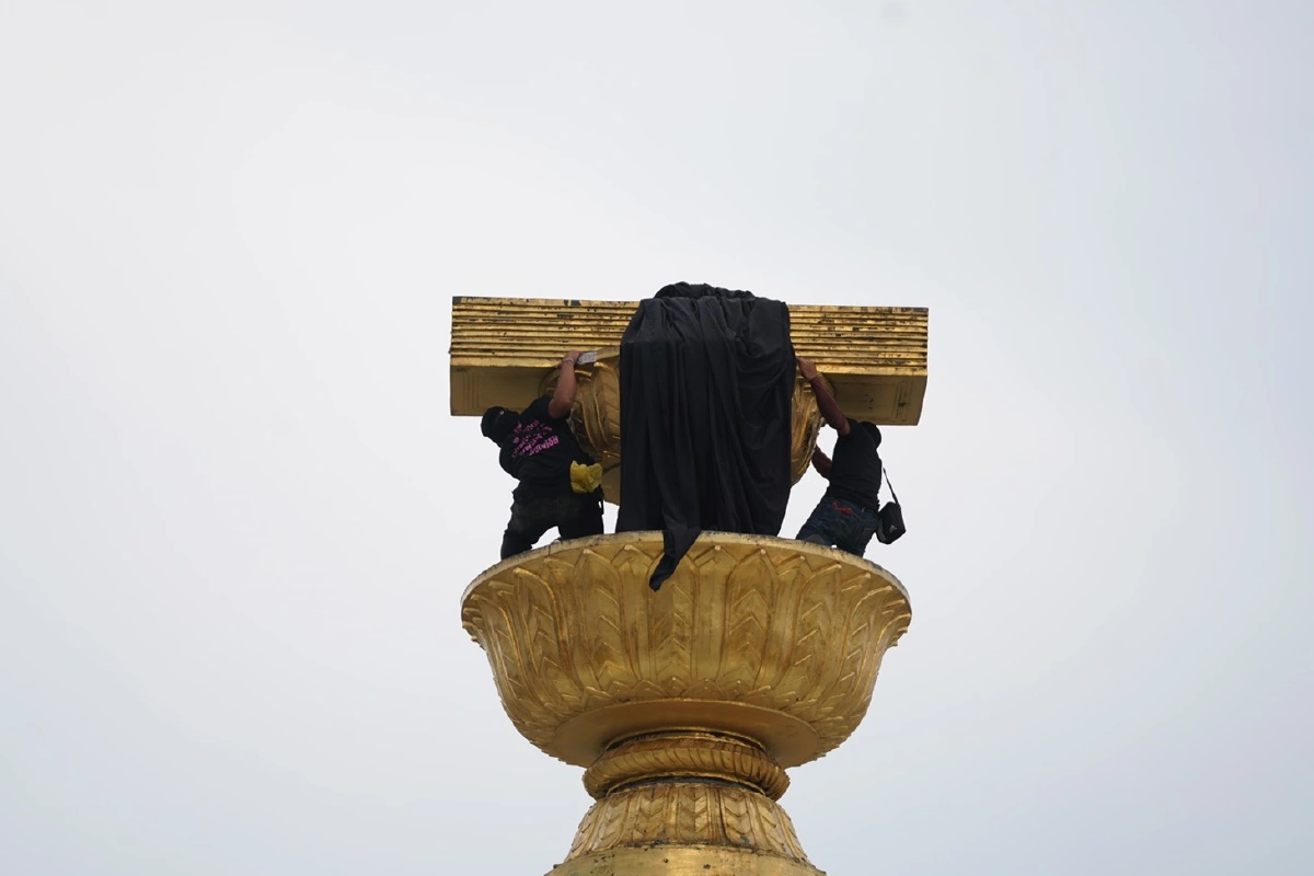 #ม็อบ19สิงหา คลุมผ้าดำพานรธน. ตร.ห้ามปิดถนน-จุดไฟ 