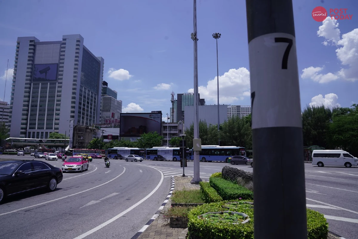 ซูมกันชัดๆ!วัตถุคล้ายปืน หรือ ช่องบนเสาไฟ