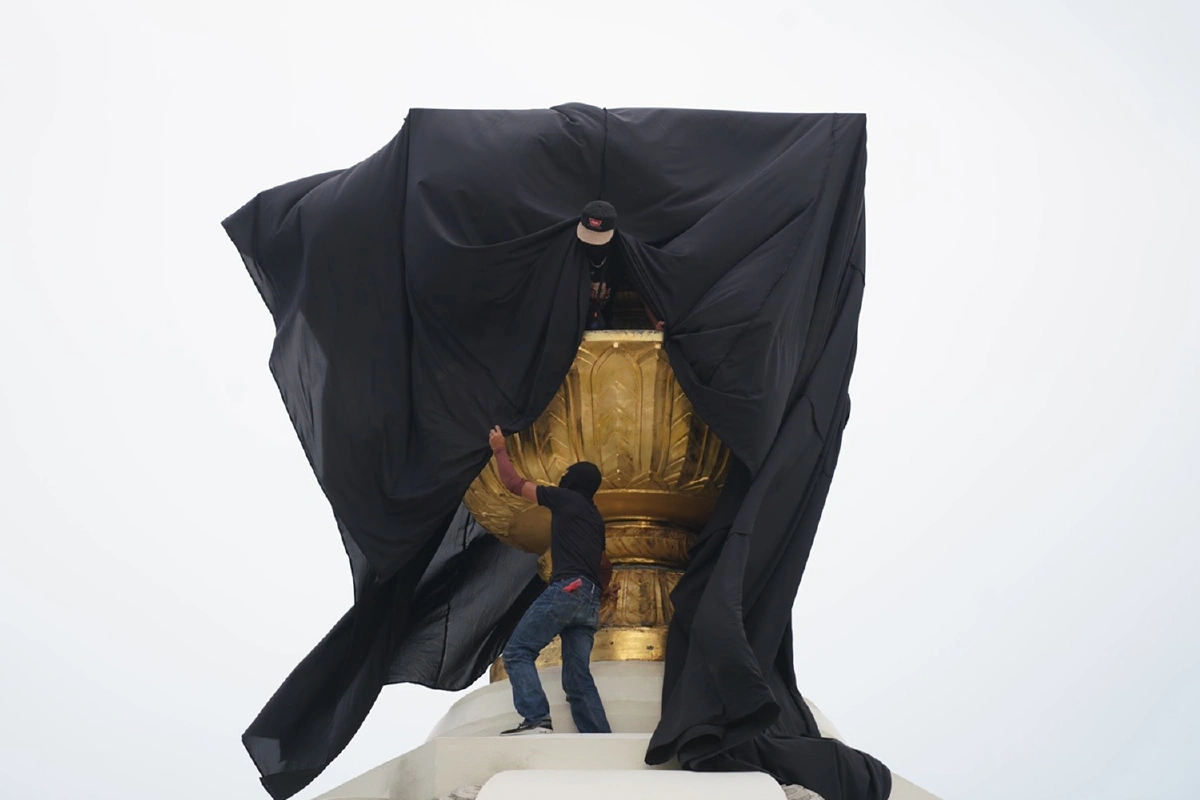 #ม็อบ19สิงหา คลุมผ้าดำพานรธน. ตร.ห้ามปิดถนน-จุดไฟ 