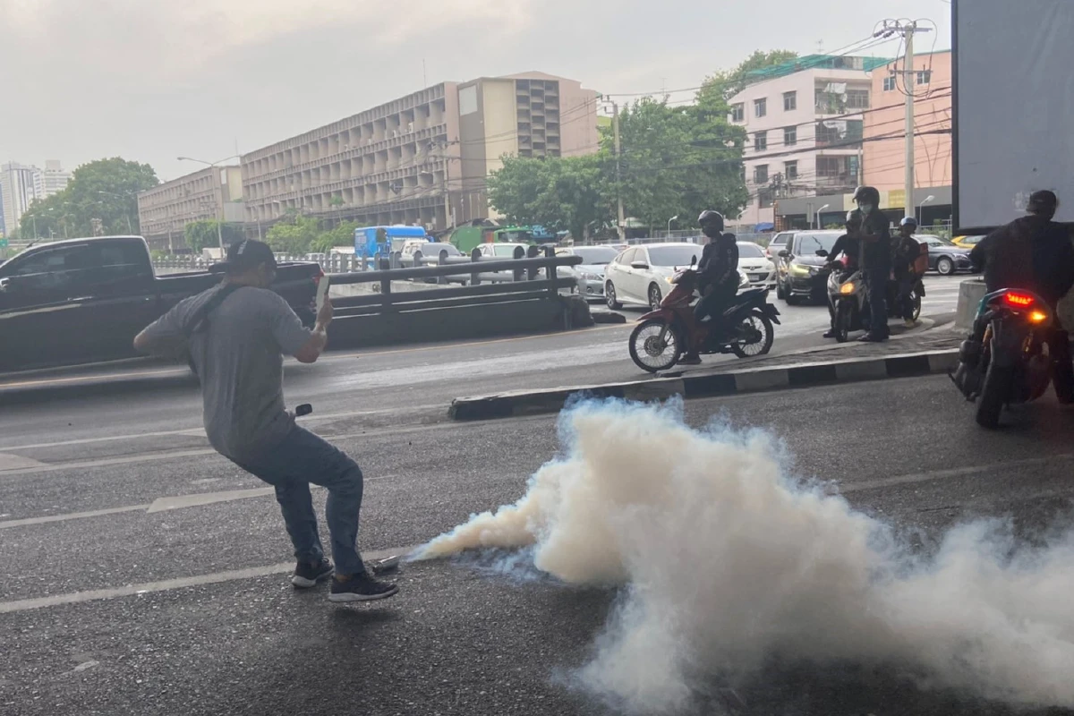 ตำรวจอคฝ.สลายแว้นซิ่งแยกดินแดง แตกหนีกระเจิง