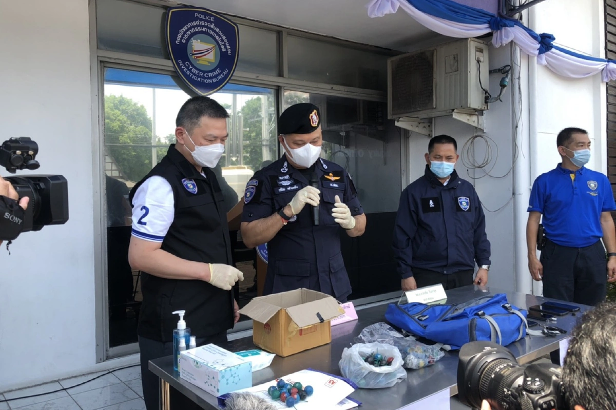 ตำรวจทลายแหล่งทำระเบิดขายม็อบดินแดงทำร้ายอคฝ.