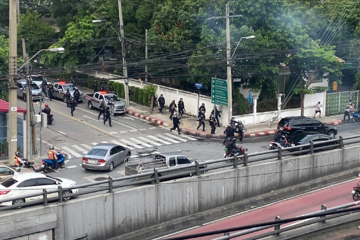 ตำรวจอคฝ.สลายแว้นซิ่งแยกดินแดง แตกหนีกระเจิง