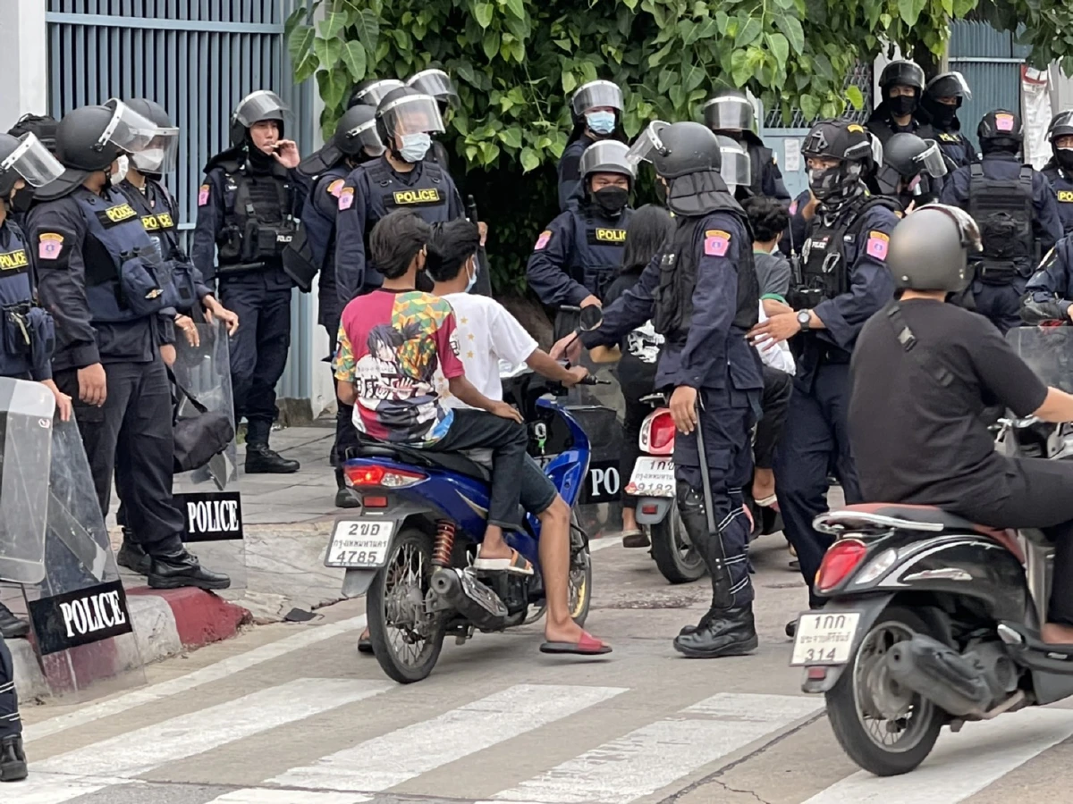 ตำรวจอคฝ.สลายแว้นซิ่งแยกดินแดง แตกหนีกระเจิง