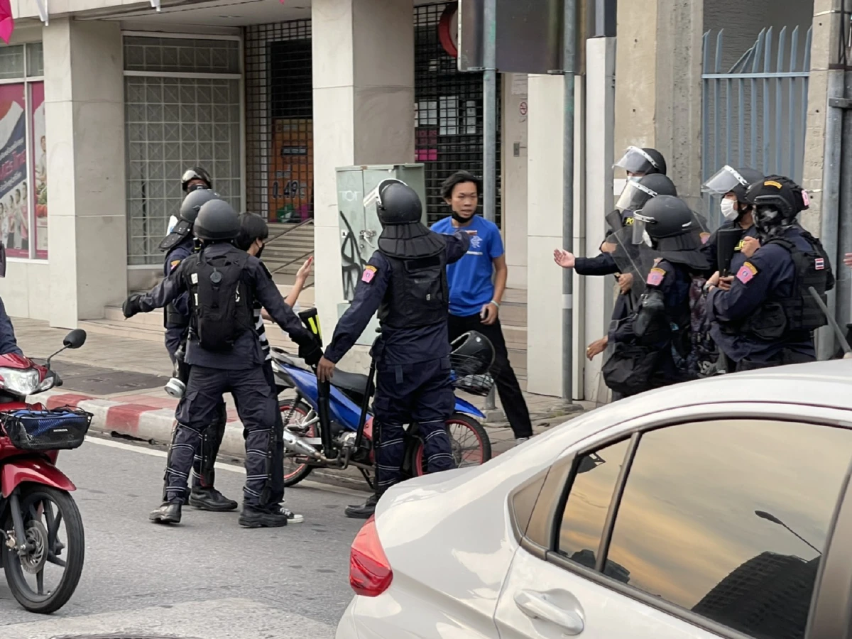 ตำรวจอคฝ.สลายแว้นซิ่งแยกดินแดง แตกหนีกระเจิง