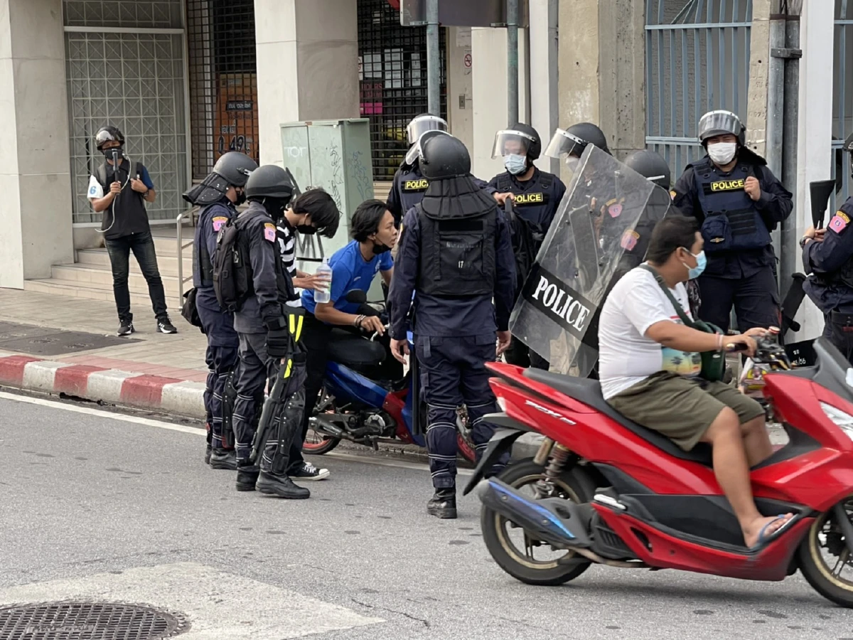 ตำรวจอคฝ.สลายแว้นซิ่งแยกดินแดง แตกหนีกระเจิง