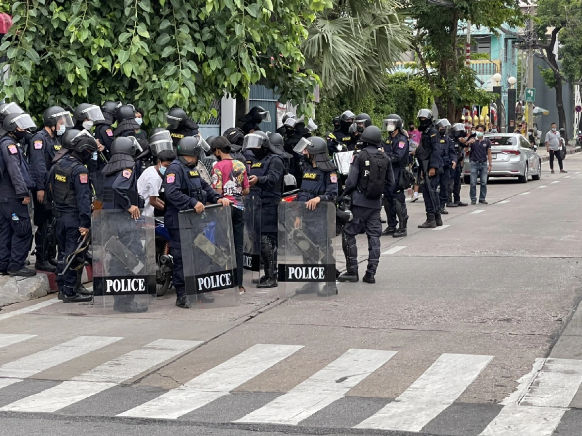 ตำรวจอคฝ.สลายแว้นซิ่งแยกดินแดง แตกหนีกระเจิง