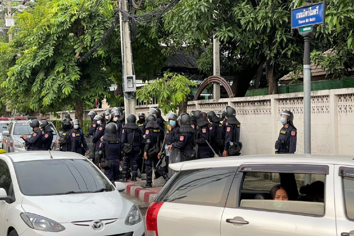 ตำรวจอคฝ.สลายแว้นซิ่งแยกดินแดง แตกหนีกระเจิง