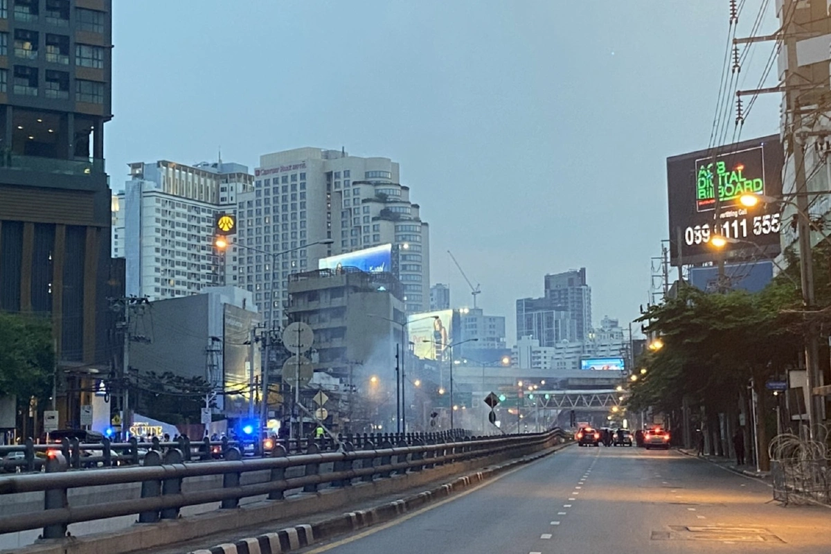 ตำรวจกระชับพื้นที่ไล่จับแว้นดินแดงถอยร่นไปแยกราชปรารภ