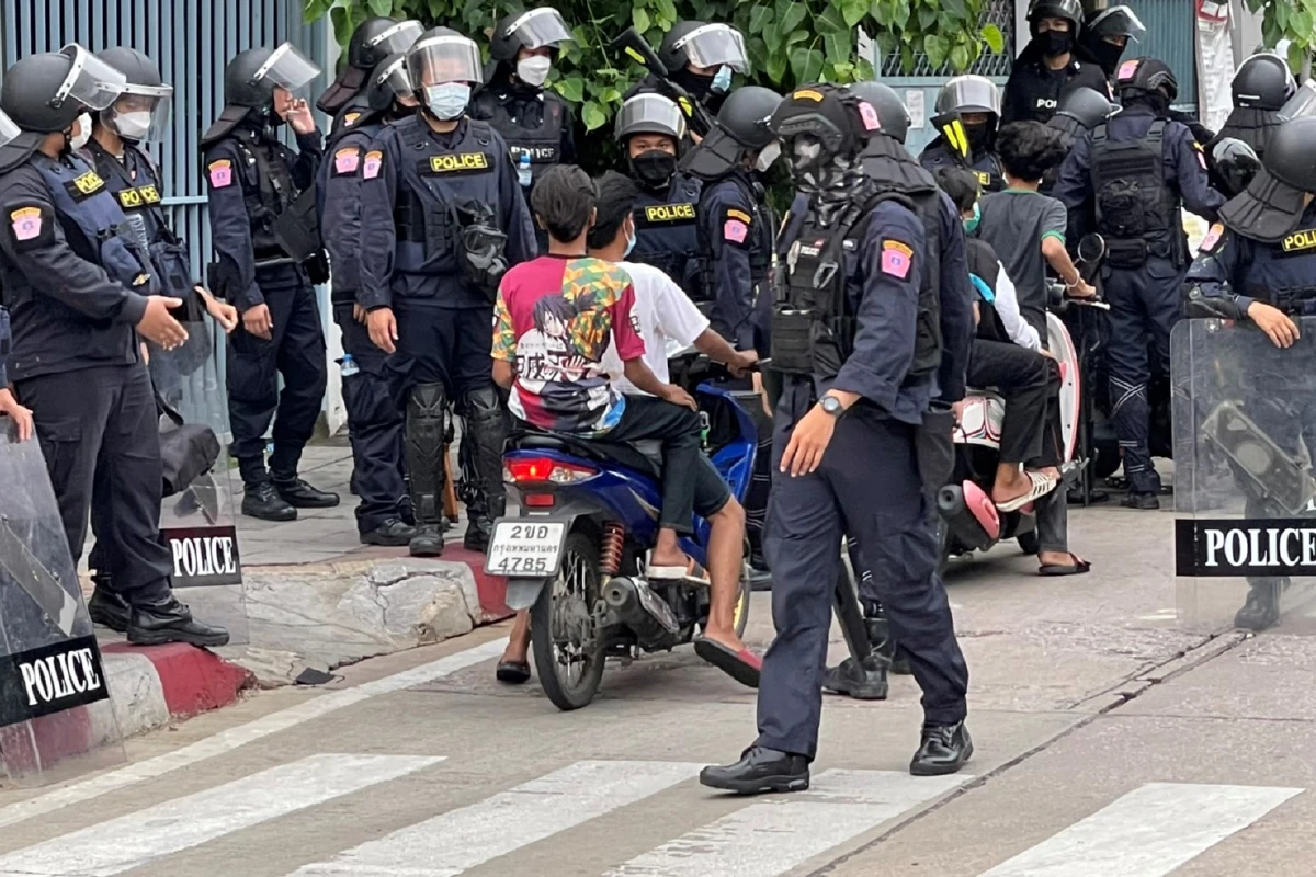 ตำรวจอคฝ.สลายแว้นซิ่งแยกดินแดง แตกหนีกระเจิง