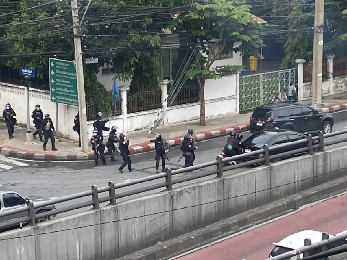 ตำรวจอคฝ.สลายแว้นซิ่งแยกดินแดง แตกหนีกระเจิง