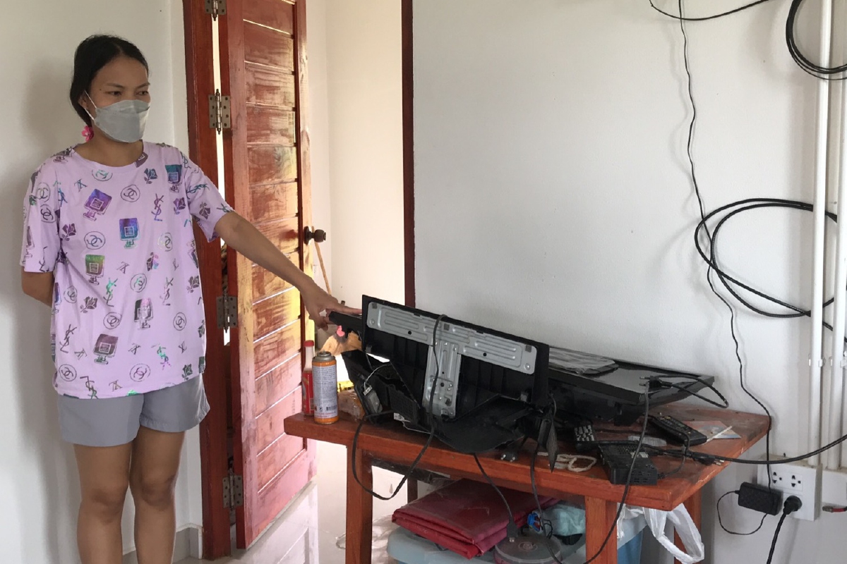 หนุ่มเมาทำลายข้าวของ ขู่ฆ่าคนในบ้าน ทุบรถโล่ตำรวจพัง หนุ่มเมาทำลายข้าวของ ขู่ฆ่าคนในบ้าน ทุบรถโล่ตำรวจพัง