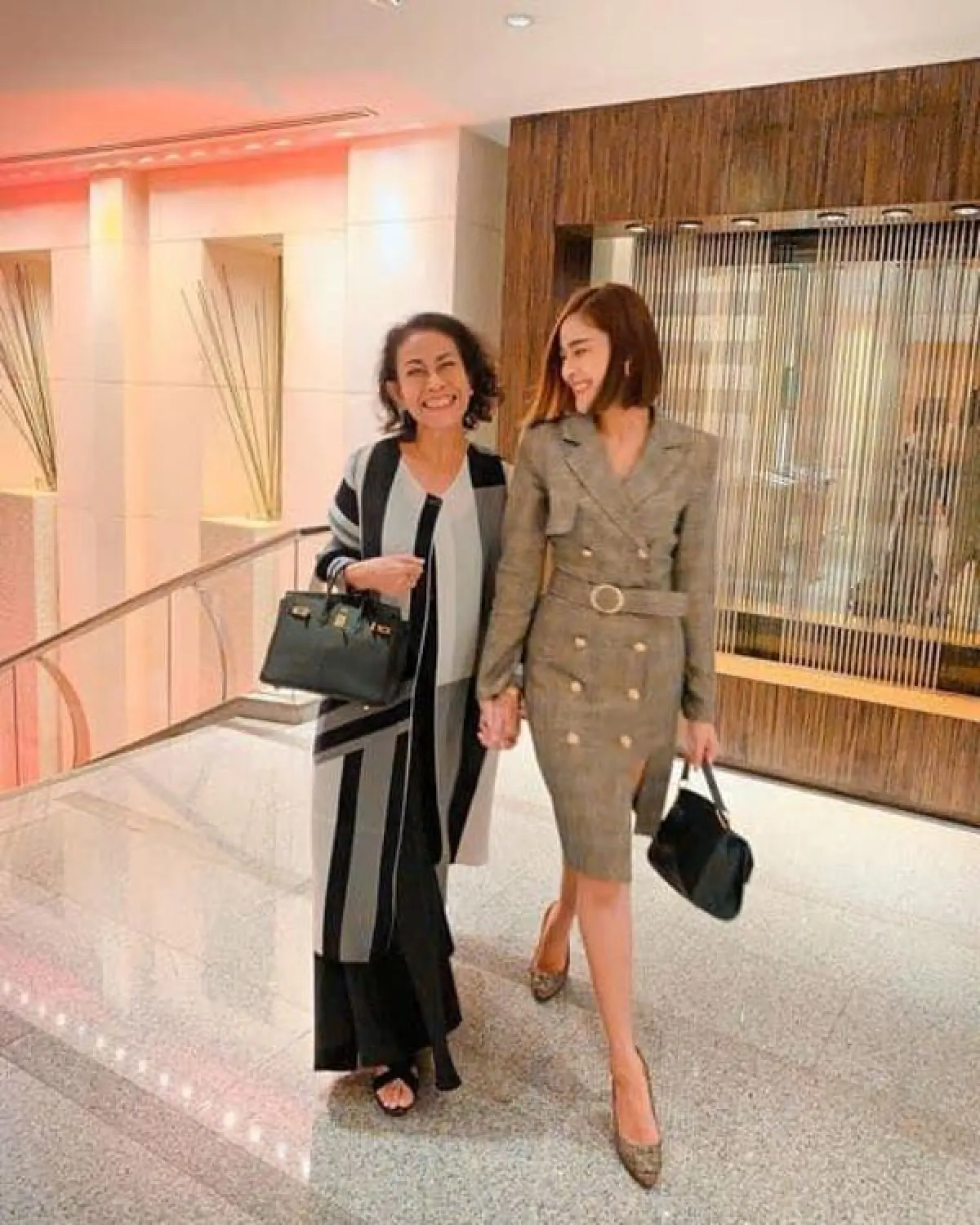 "ปุ๊กลุก" สูญเสียครั้งยิ่งใหญ่ คุณแม่จากไปอย่างสงบ หลังรักษาตัวท่ีรพ. กว่า 3 เดือน