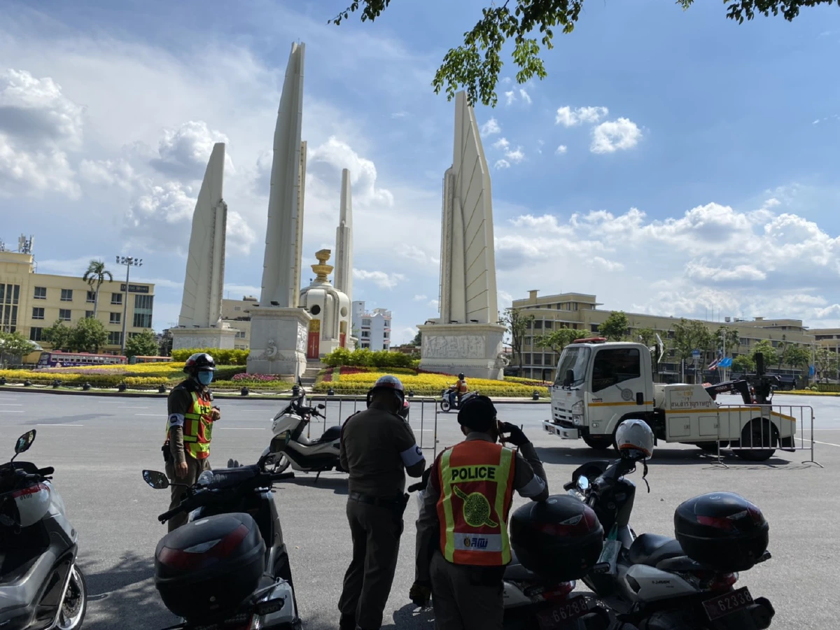 ม็อบทะลุฟ้าทยอยรวมตัวอนุสาวรีย์ประชาธิปไตย