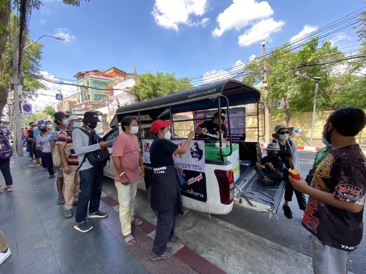 ม็อบทะลุฟ้าทยอยรวมตัวอนุสาวรีย์ประชาธิปไตย