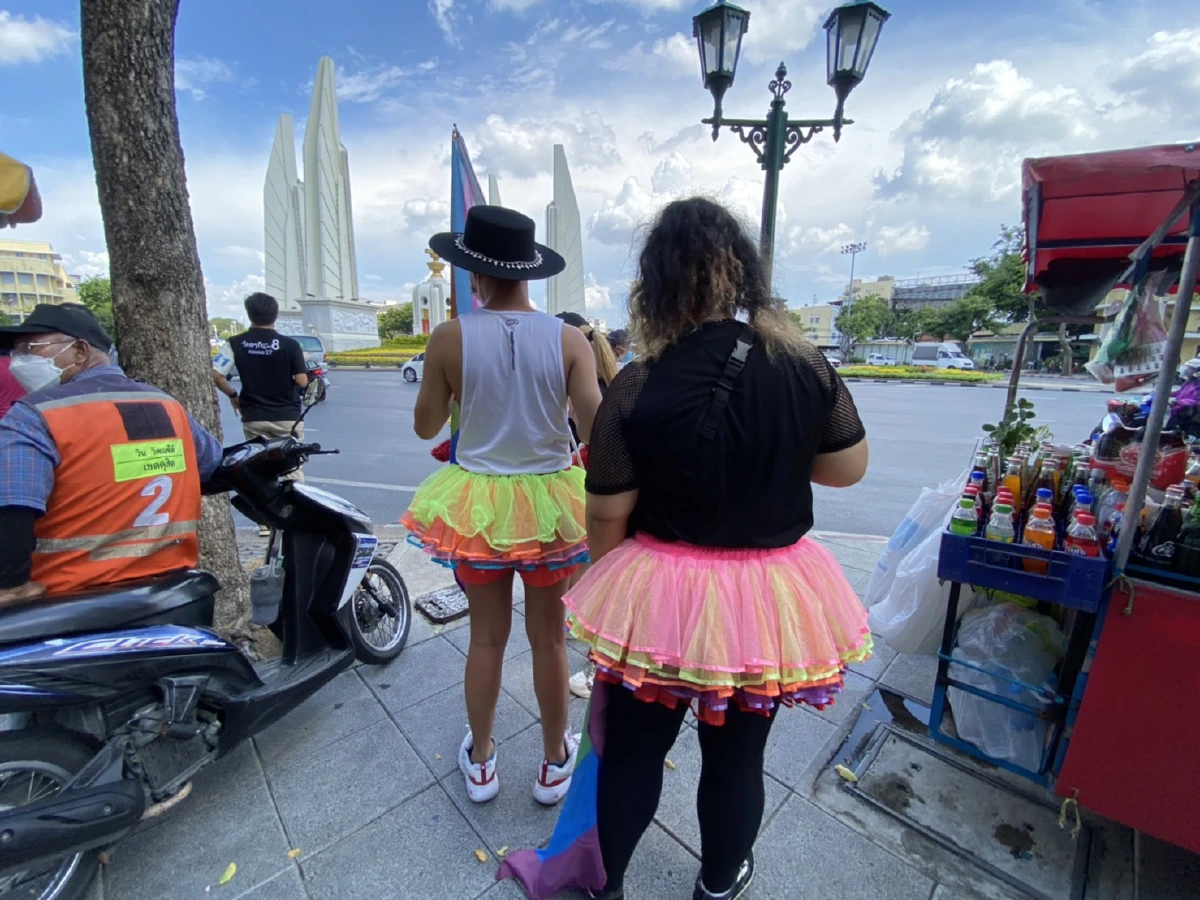 ม็อบทะลุฟ้าทยอยรวมตัวอนุสาวรีย์ประชาธิปไตย