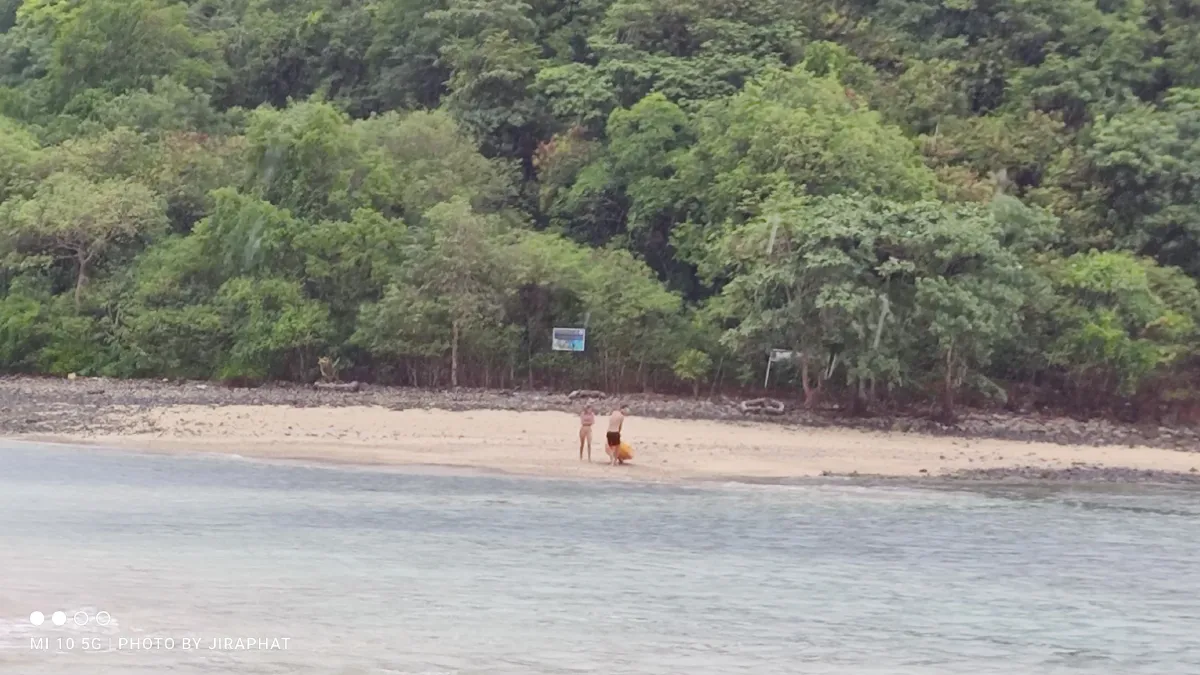 เร่งช่วย2นักท่องเที่ยวภูเก็ตแซนด์บ็อกซ์ถูกคลื่นซัดติดเกาะ