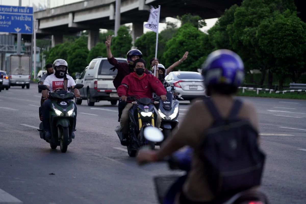 กลุ่มวัยรุ่นเริ่มรวมตัวแยกดินแดง การจราจรปกติ ยังไม่มีเหตุวุ่นวาย