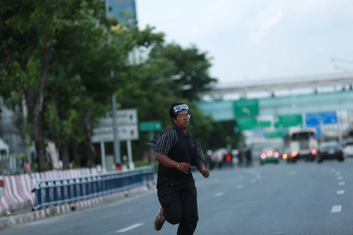 กลุ่มวัยรุ่นเริ่มรวมตัวแยกดินแดง การจราจรปกติ ยังไม่มีเหตุวุ่นวาย