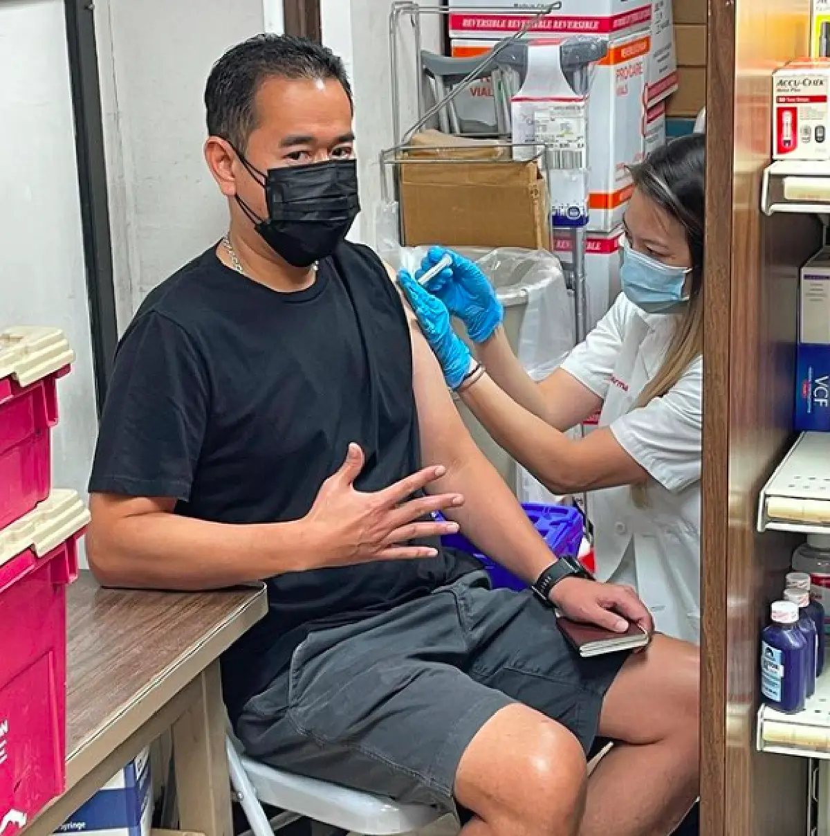 ที่สุดแล้วจริงๆ “เป๊ก สัณณ์ชัย" ฉีดวัคซีนเข็มที่ 5 บอกจะเอาทุกยี่ห้อ! 