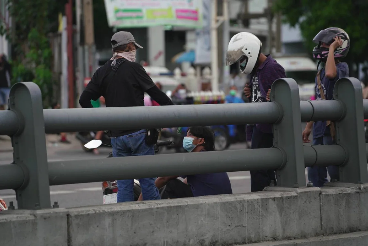 แยกดินแดงมวลชนเริ่มรวมกลุ่ม แต่ยังจำนวนน้อย