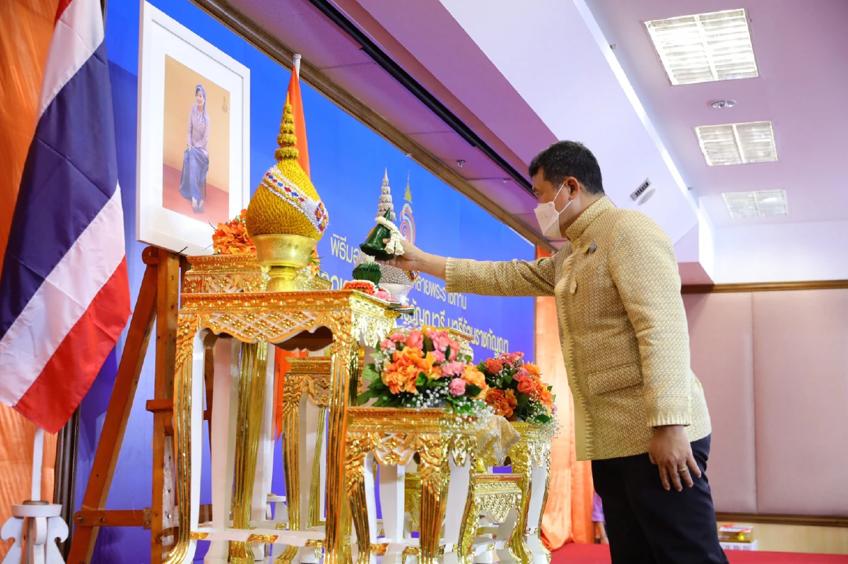 กรมการพัฒนาชุมชนมอบลายผ้าพระราชทานเจ้าฟ้าสิริวัณณวรีฯ