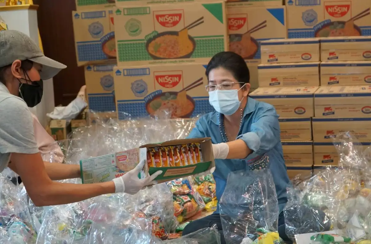 "เจ๊หน่อย"นำทีม'ไทยสร้างไทย'มอบของใช้ให้ปชช. ชี้รัฐช่วยเหลือไม่ทั่วถึง