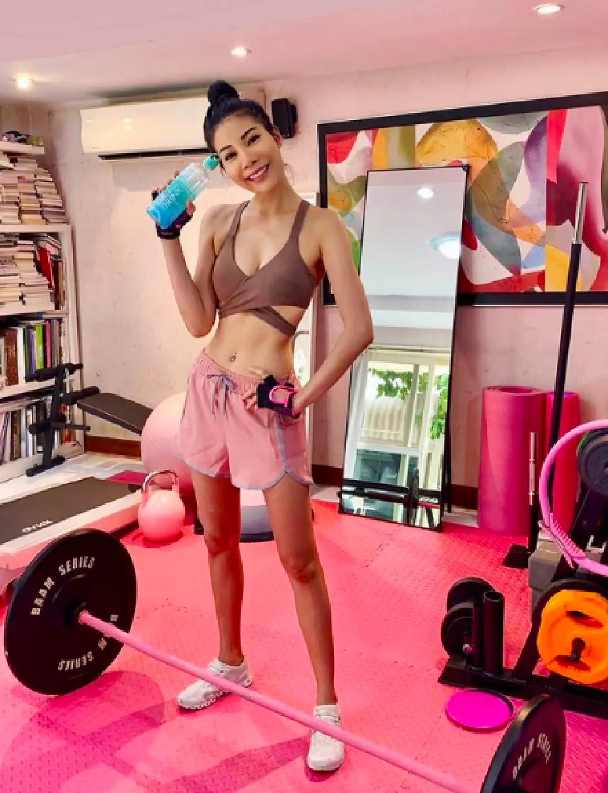 "แหวนแหวน" อวดหุ่นเอวบาง พร้อมบอกชัดหุ่นต้องไม่พังเพราะไทรอยด์!