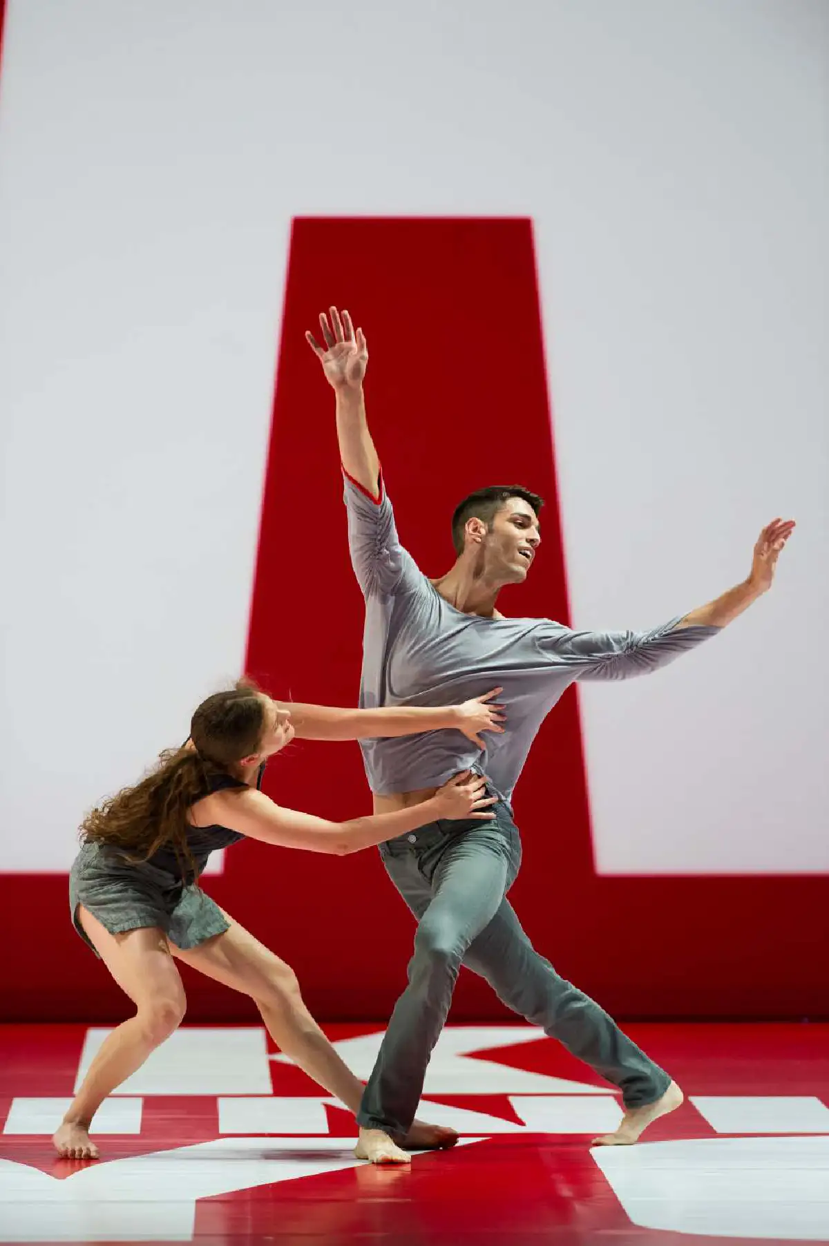 ครั้งแรกกับลีลานาฏกรรม ความงดงามที่ปรากฏบนหน้าปัดนาฬิกาข้อมือ