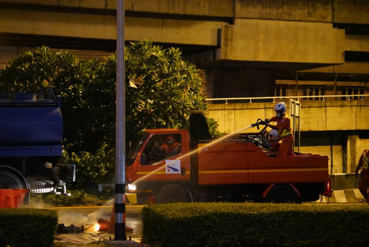 ตร.เผยม็อบดินแดงโยนระเบิดใส่ตู้เก็บเงินทางด่วน