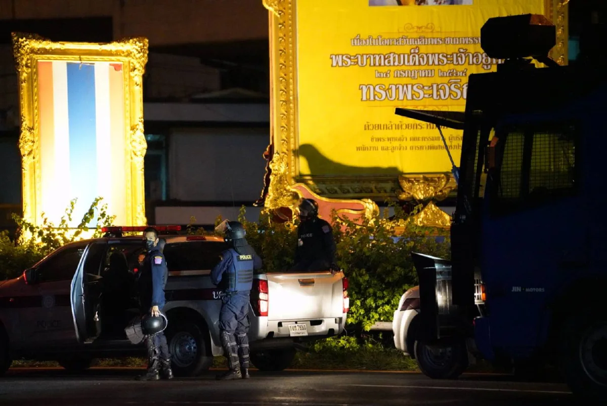 ตร.เผยม็อบดินแดงโยนระเบิดใส่ตู้เก็บเงินทางด่วน