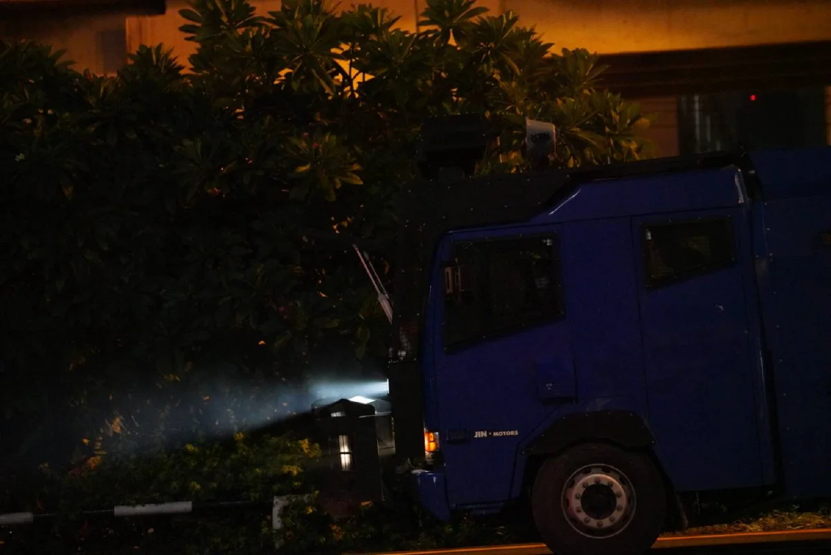 ตร.เผยม็อบดินแดงโยนระเบิดใส่ตู้เก็บเงินทางด่วน