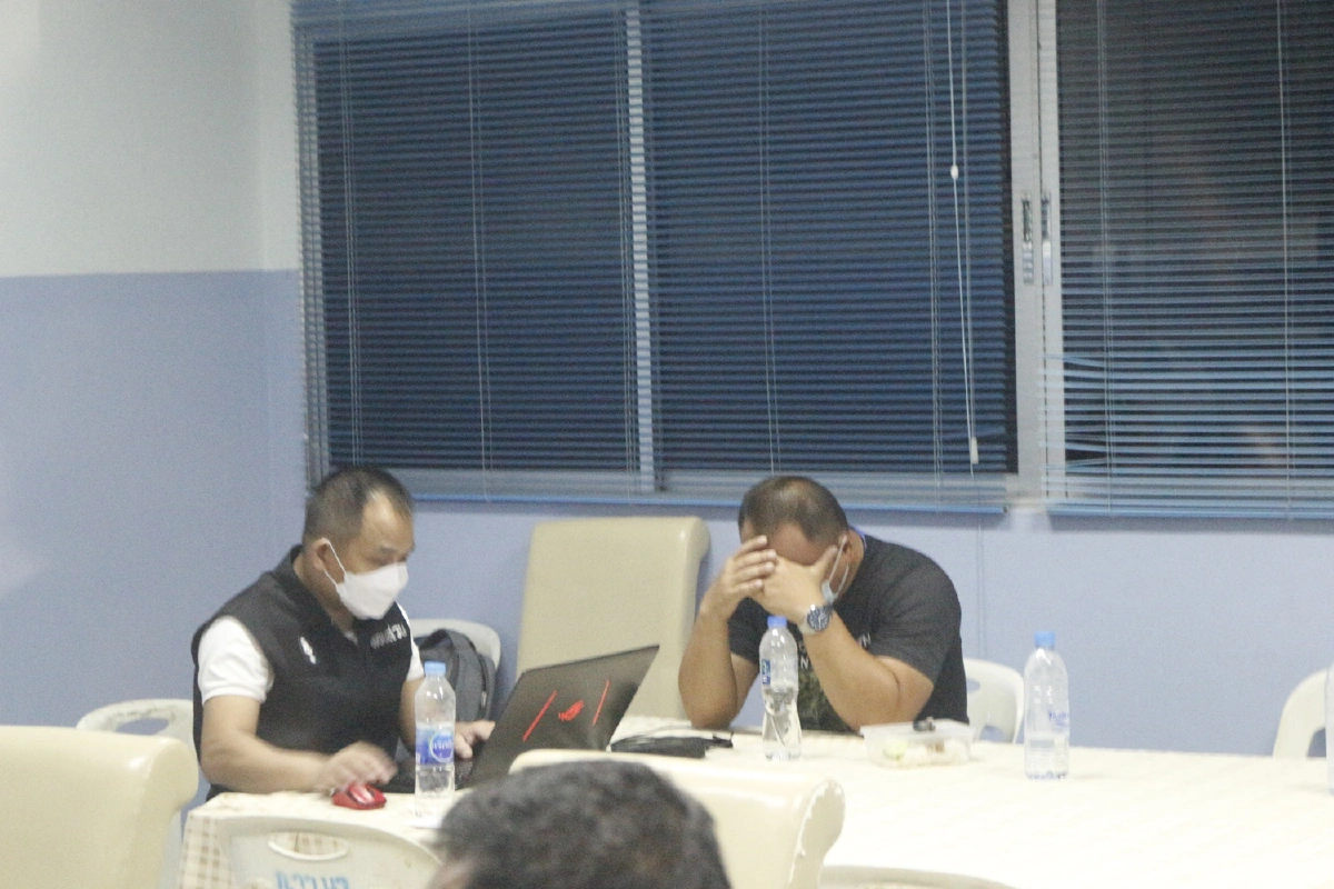 เปิดภาพแม่-แฟนสาว-ตำรวจ ถูกแยกสอบคดีคลิปฆ่าโหดคลุมหัวผู้ต้องหา